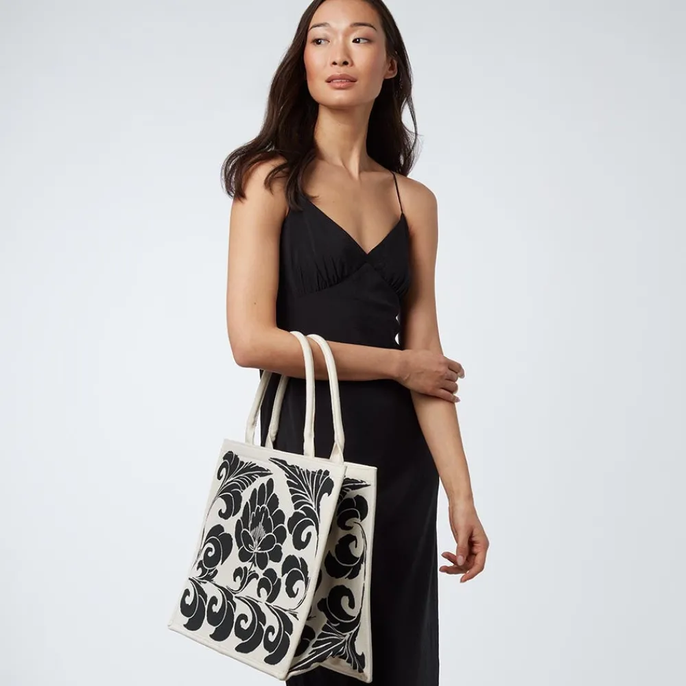 Chinese Peony Oversize Structured Tote*The Met Store Hot